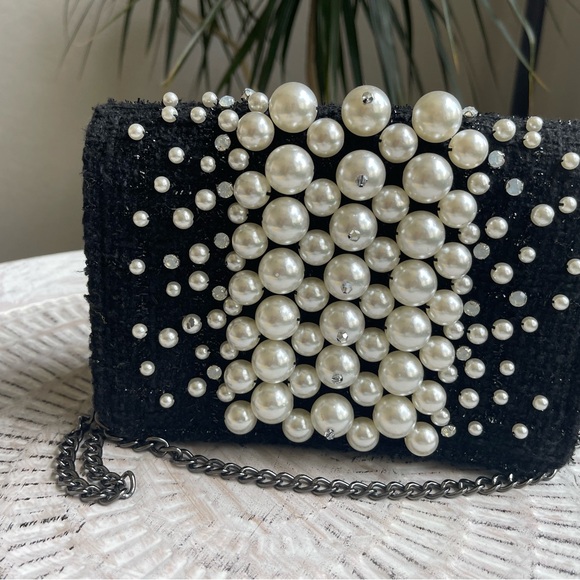 Elegant Black Pearl-Embellished Clutch W/removable chain strap. - Picture 4 of 10